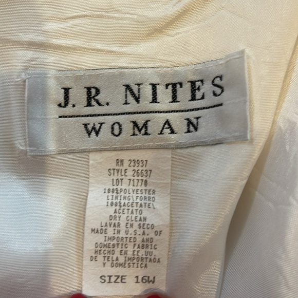 J. R. Nites Woman white jacket with sparkly front button and sheer sleeves. 16W - Picture 9 of 9